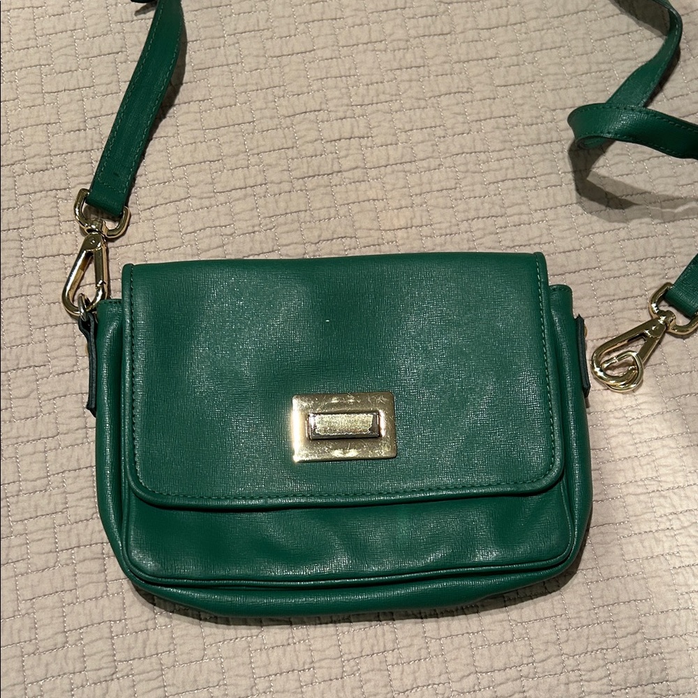 Elegant Green Crossbody Bag with Gold Accents